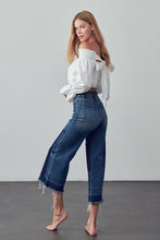 Load image into Gallery viewer, MID-RISE CROP FLARE JEANS