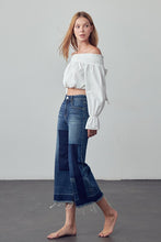 Load image into Gallery viewer, MID-RISE CROP FLARE JEANS
