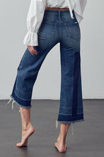 Load image into Gallery viewer, MID-RISE CROP FLARE JEANS
