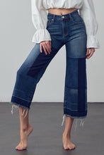 Load image into Gallery viewer, MID-RISE CROP FLARE JEANS
