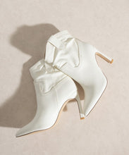 Load image into Gallery viewer, Oasis Society Kate - Slim Heel Booties
