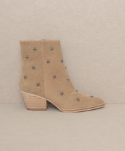 Load image into Gallery viewer, OASIS SOCIETY Ivanna - Star Studded Western Boots
