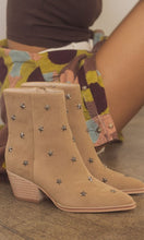 Load image into Gallery viewer, OASIS SOCIETY Ivanna - Star Studded Western Boots
